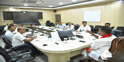 Reviewed the progress of ongoing schemes with senior officials of the Irrigation Department today.